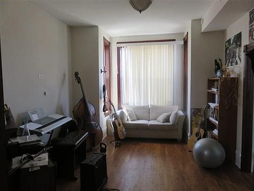 2nd image of 1017 N Sacramento Ave #2AAA