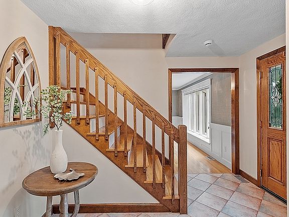4th image of 11 Belle Haven Dr