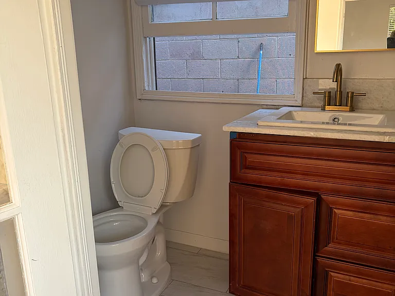 2415 Cabrillo Ave — Photo 10