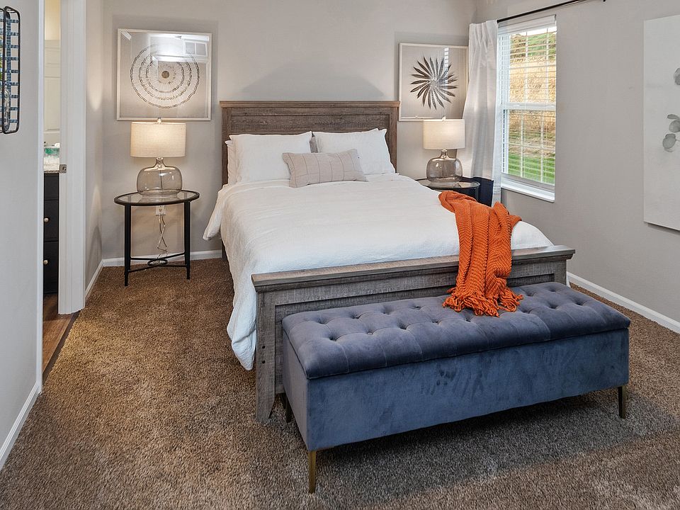 Main Bedroom with En-Suite Closet and Bathroom