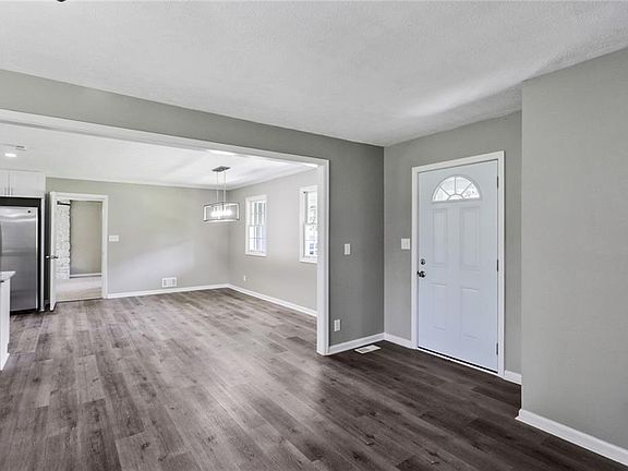 4th image of 3051 Fredrick Dr