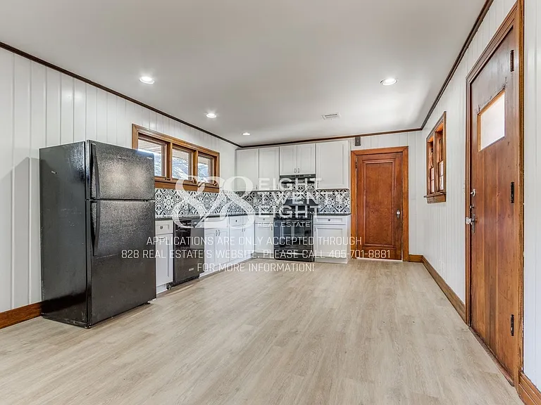 241 Emelyn St — Photo 34