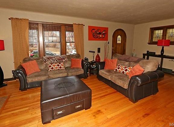 4th image of 4058 Fairview Ave