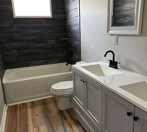 4th image of 623 Oak Grove Rd