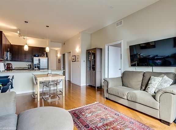 5th image of 873 N Larrabee St #2