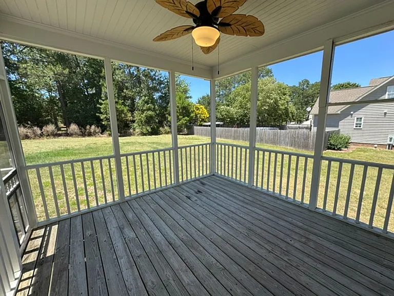 113 Ashton Ln — Photo 22