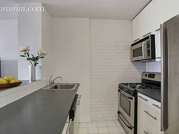 2nd image of 215 W 95th St APT 14G