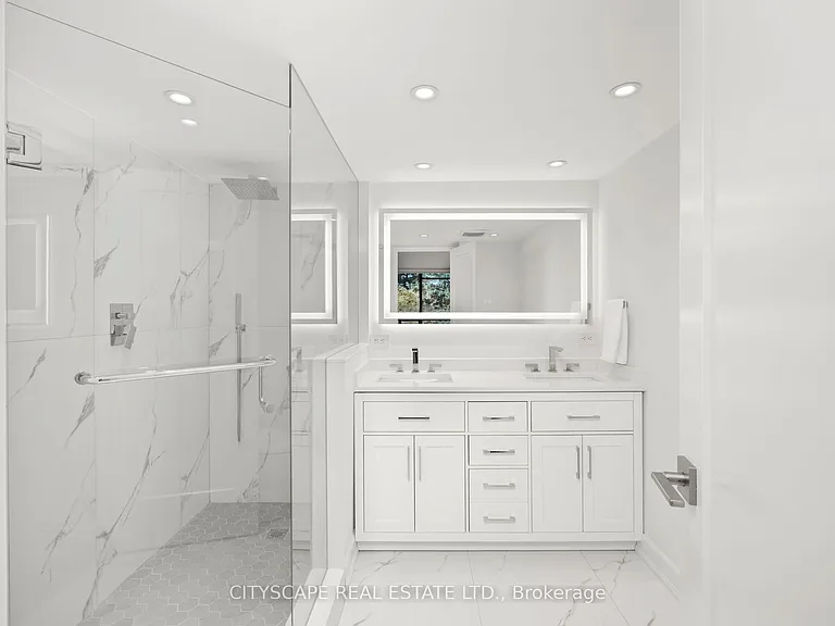 7460 Bathurst St #209 — Photo 20