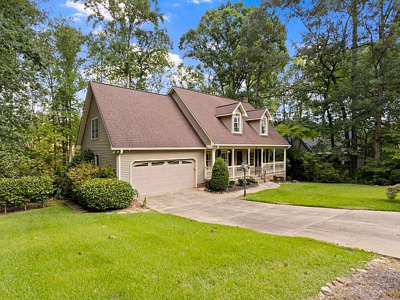 2nd image of 305 Oak Brook Way