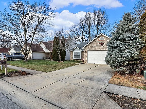 2nd image of 736 Kingston Cir