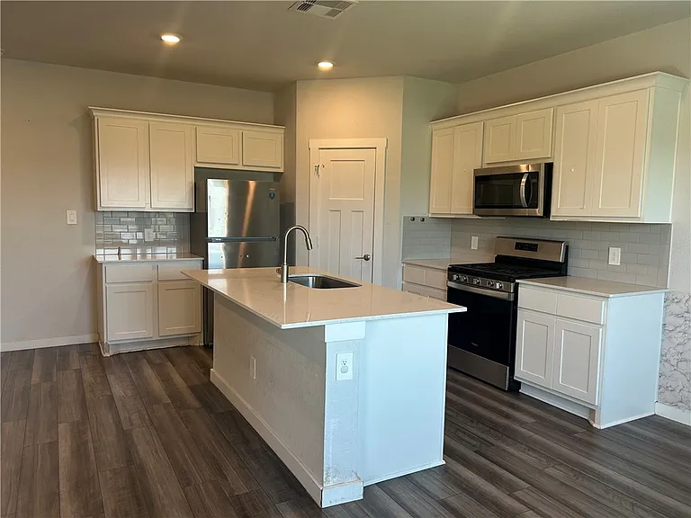 1218 Amistad Loop — Photo 5