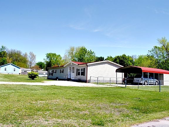 3rd image of 824 S Park Blvd