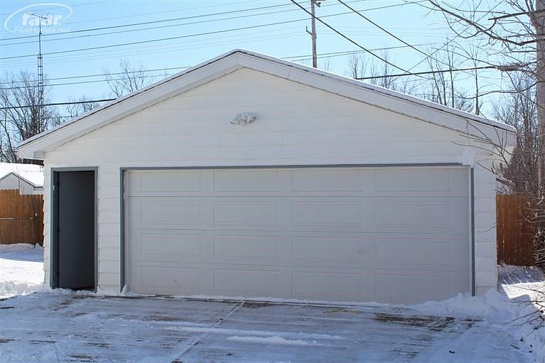 2nd image of 902 Macdonald Ave