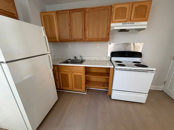 4th image of 1026 Bennett St