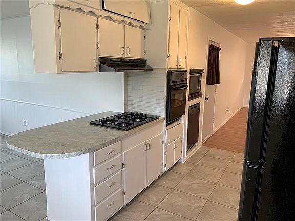5th image of 909 Russell Ln