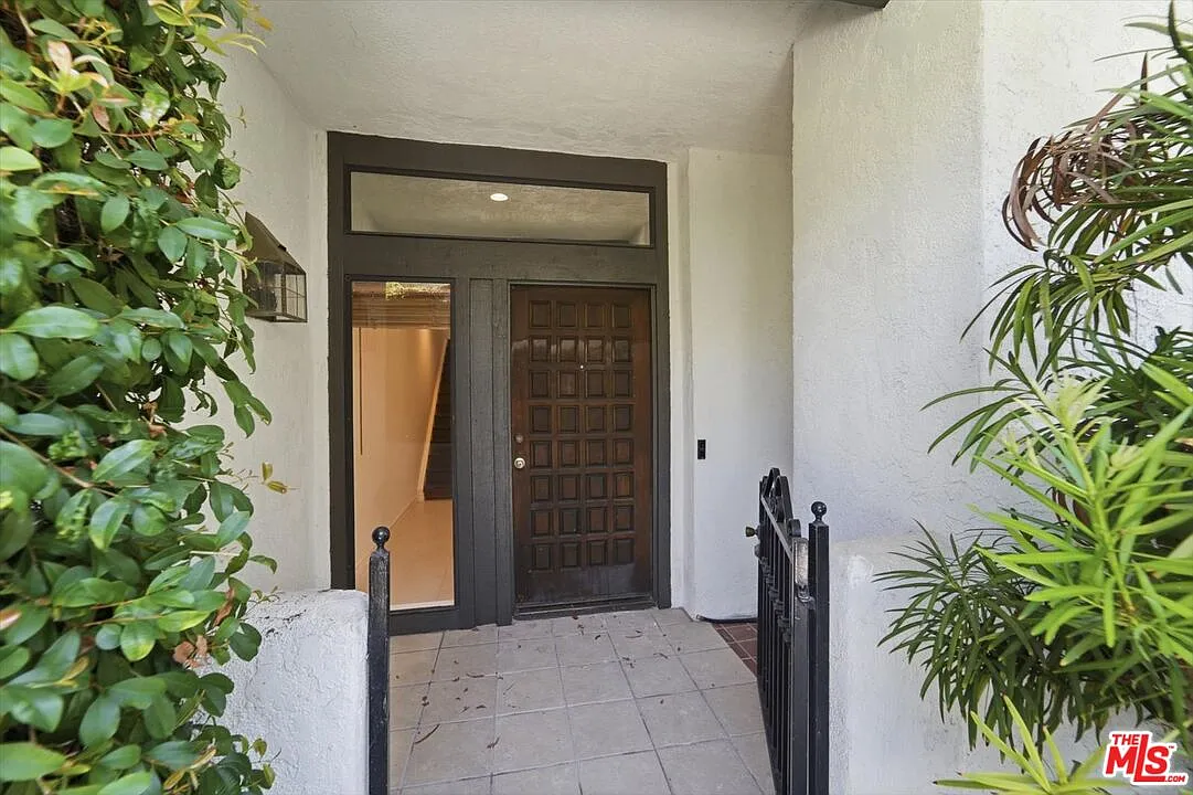 3 bed, 4.0 bath, 2435 sqft, $9,000 — Photo 2