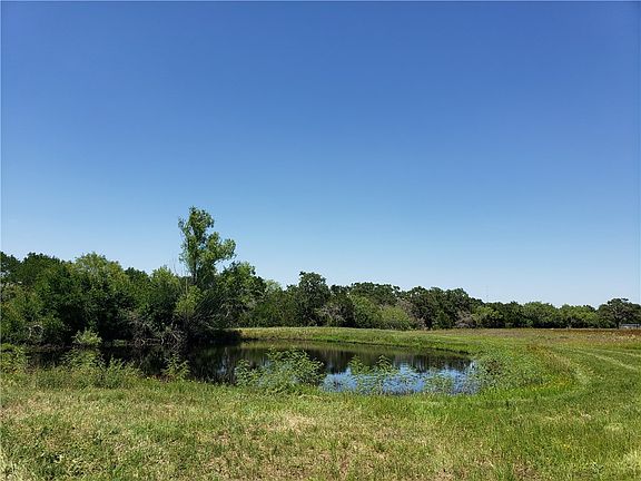 3rd image of 198 Three Oaks Ln