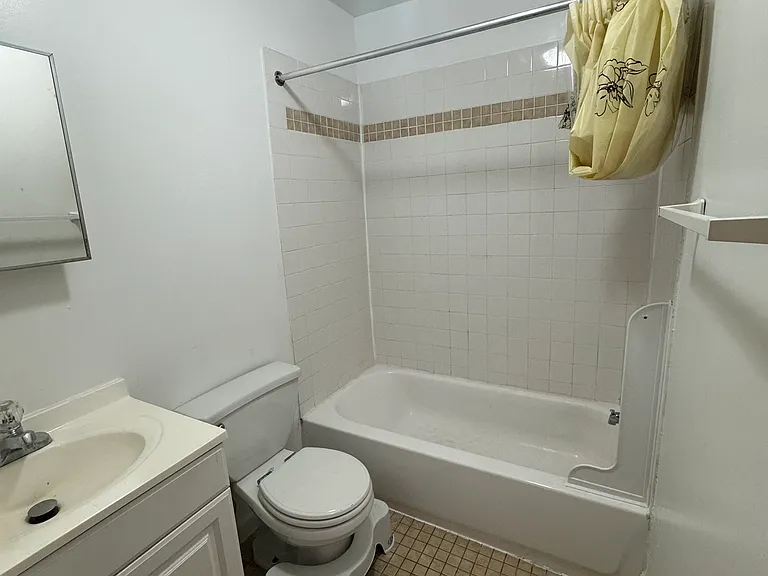 4634 Woodland Ave #2F — Photo 7