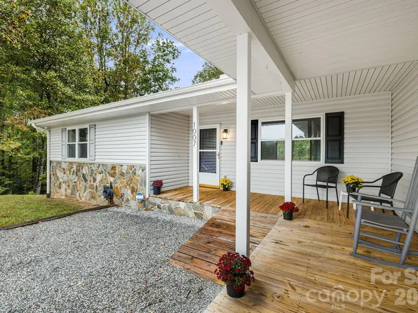 1007 Dula Rd, Spruce Pine, NC 28777