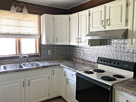 5th image of 220 Lake St