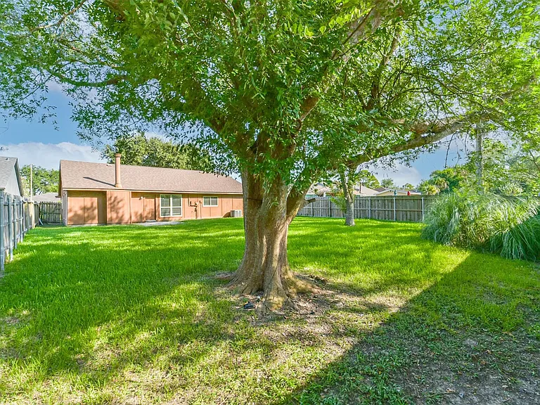 2406 Pilgrims Bend Dr — Photo 6