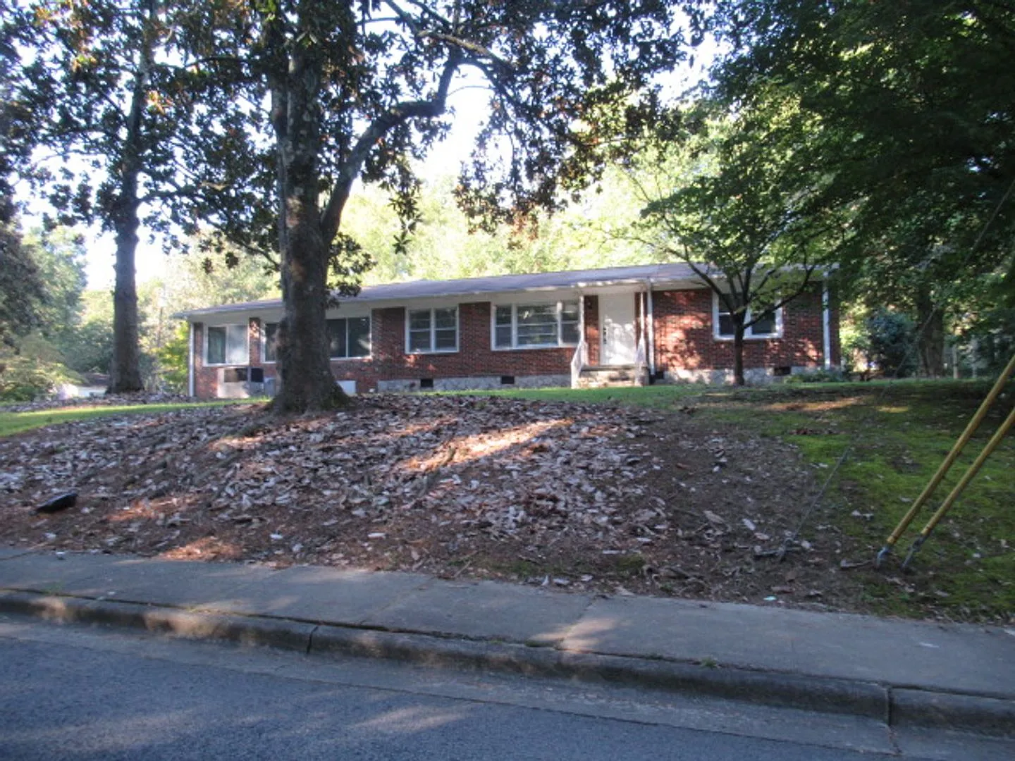 305 Oak Ave — Photo 2