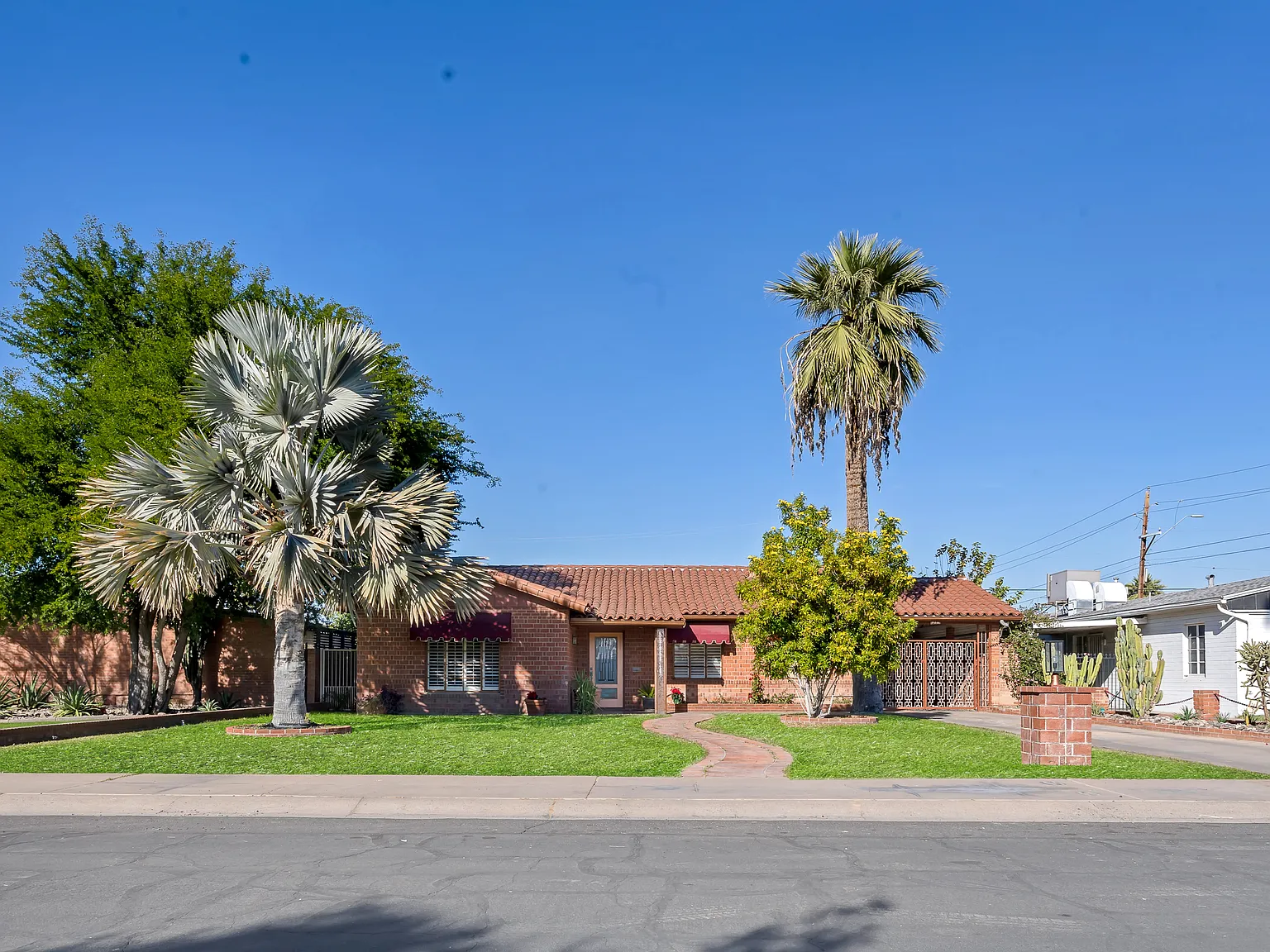 4 bed, 1975 sqft, $3,445 — Photo 3