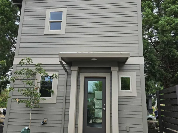 3701 Village Center Dr, Salem, OR 97302