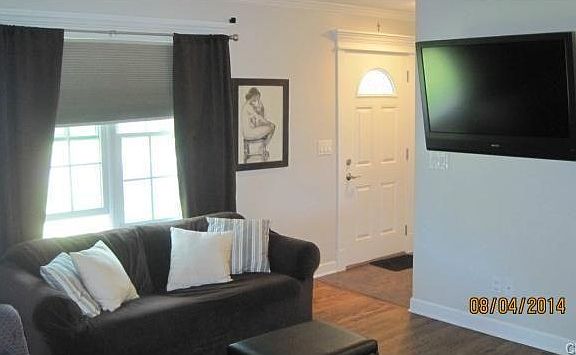 4th image of 23 Meadowpark Ave N