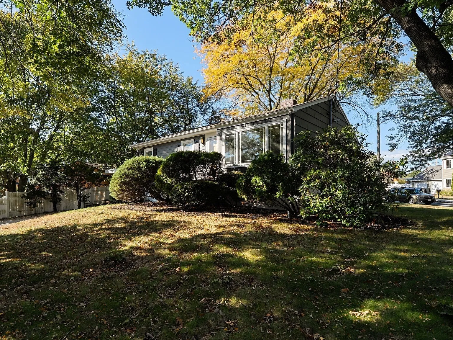 3 bed, 2.0 bath, 1950 sqft, $3,950 — Photo 2