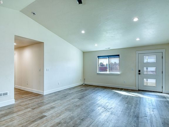 3rd image of 127 SW Nye Ave