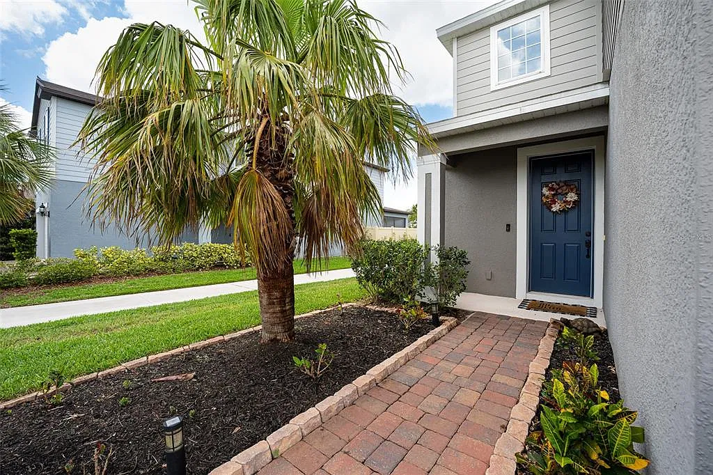 4 bed, 2.5 bath, 2466 sqft, $2,950 — Photo 4
