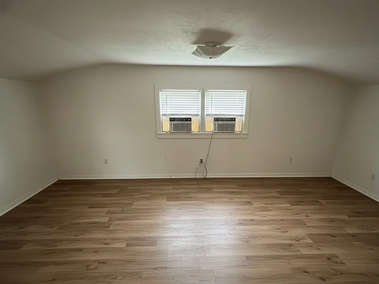2432 Jensen Ave — Photo 6