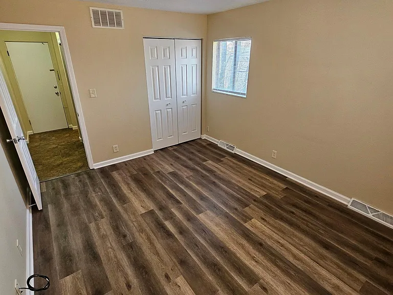1086 Tonawanda Ave #1086 — Photo 6