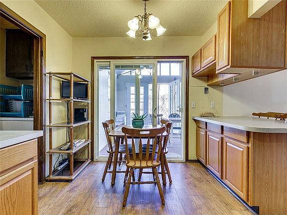 4th image of 815 Garden Grv
