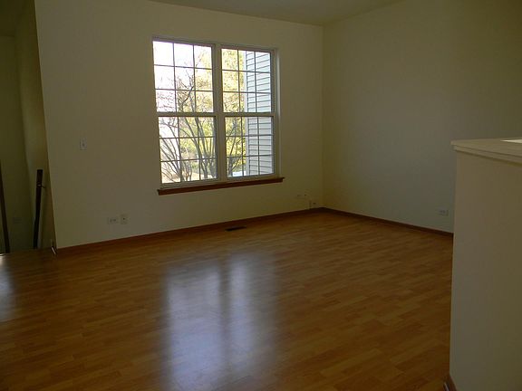 4th image of 1542 Sauganash Ct