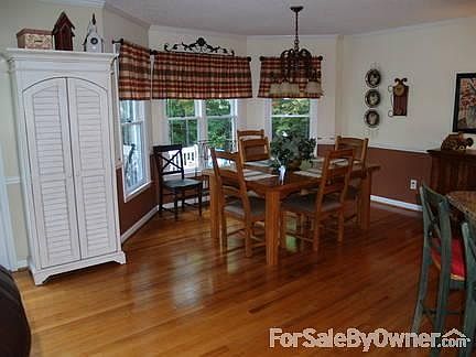 COMBINED LIVING AND DINING
						:
						Bay window with view to play or entertaining area