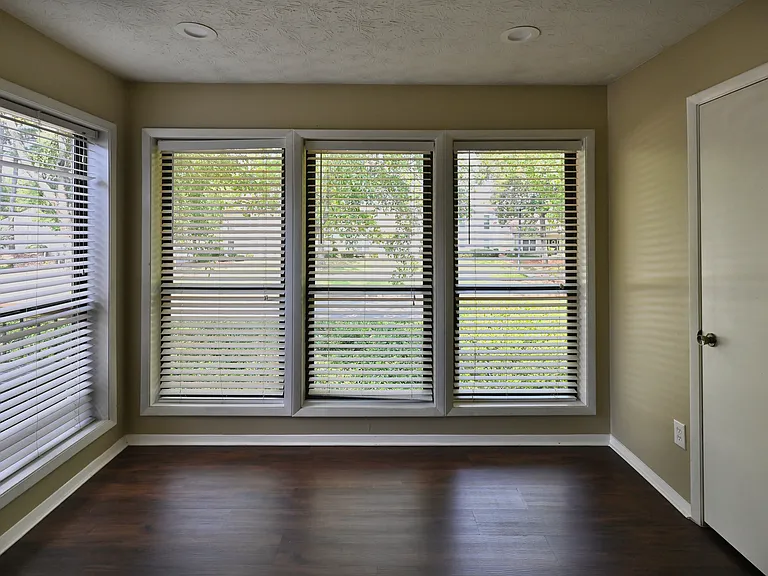 908 Park Ridge Cir — Photo 17