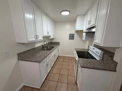 1133 Freeman Ave Photo 1