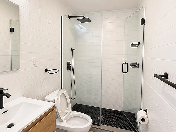 3rd image of 407 Graham Ave APT 1