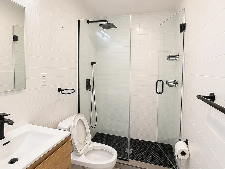 407 Graham Ave #1 — Photo 3