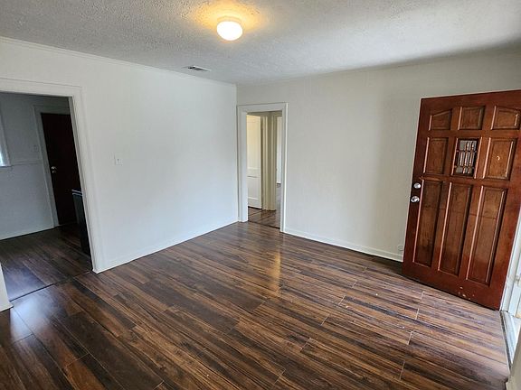 3rd image of 410 Clinton Park St