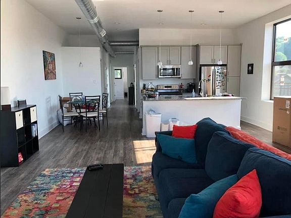 Furnished view with natural daylight (1st tenant / Furnishings not included)