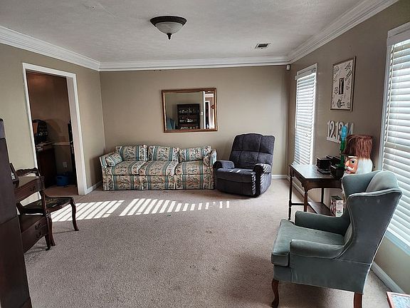 3rd image of 5818 Wiltshire Dr