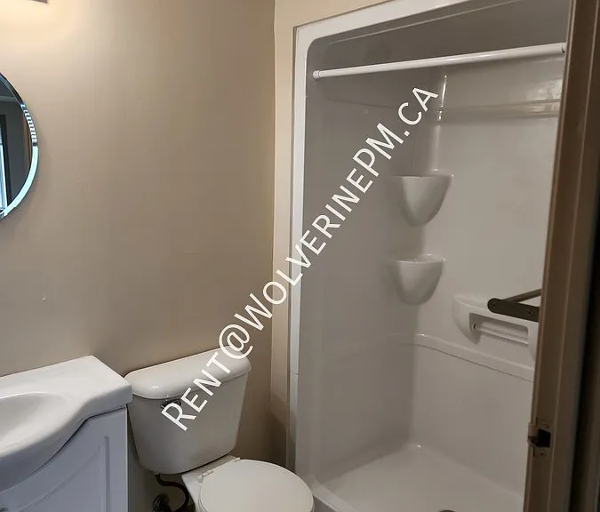 251 Lester St #605 — Photo 3