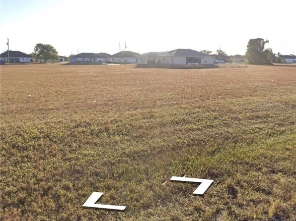 2725 Santa Barbara Blvd N, Cape Coral, FL 33993