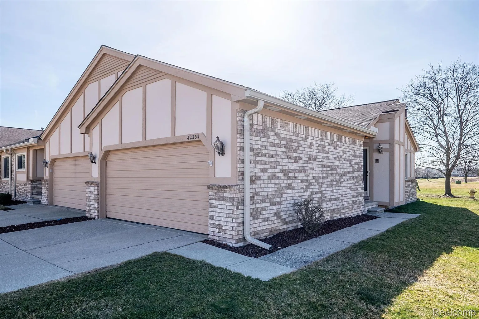 42334 Willow Tree Ln E photo 1