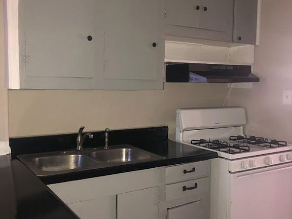 4th image of 3318 Goldenrod St #B