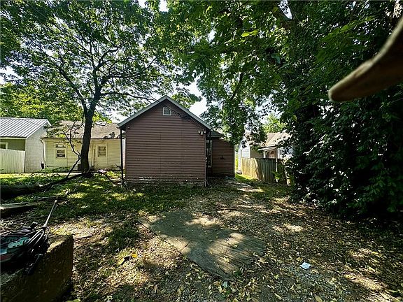 5th image of 812 Ottawa St