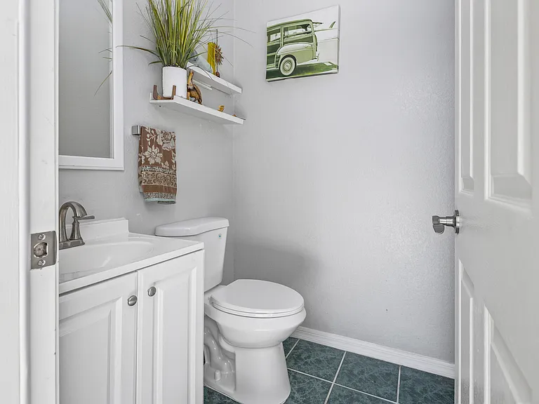 7105 Victoria Cir — Photo 27